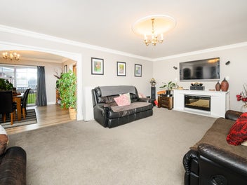 Spacious Family Living in a Prime Location!