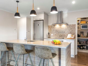 BUYERS PRICE GUIDE: Mid $800k Range