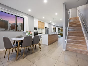 Freestanding Freehold - Stylish & Solid!
