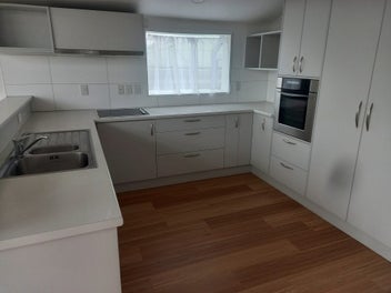 RENOVATED, JUST MOVE IN 4 BED, 2 BATH 148SQM