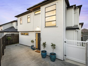 Bright & Modern - Live near the beach!