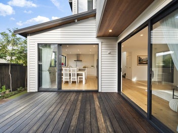 Classy First Home - The Perfect Entry!