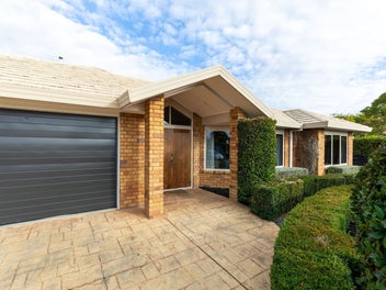 Move in Perfection! Designer Kitchen, Pool...