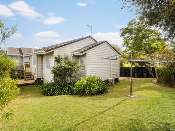 Opportunity Knocks - Prime Location!