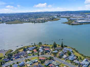 Large Waterfront Development Site - Mt Wellington