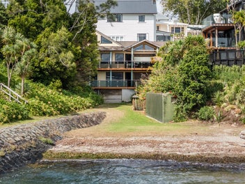 Deceased Estate - Absolute Waterfront Herne Bay