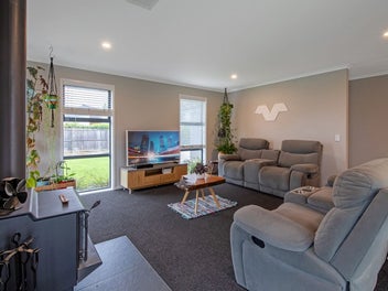 Young families or investors welcome!!!
