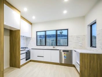 Modern Home, Prime Papatoetoe Location!