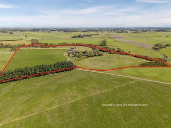 Large lifestyle - option of additional bare land