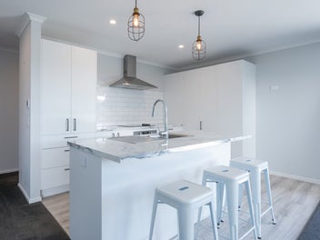 2 living, 4 bed on 600sqm site with camper parking