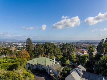 LOCATION, STYLE & VIEWS - TRIPLE GZ