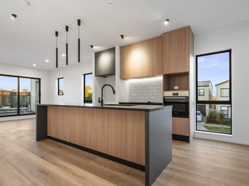 Stunning Spacious 3-4 beds Move In Now