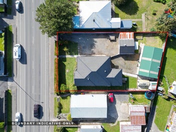 BIG GARAGE AND SPACIOUS HOUSE