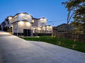 Big, Elegant & Entertainer - MUST SELL!