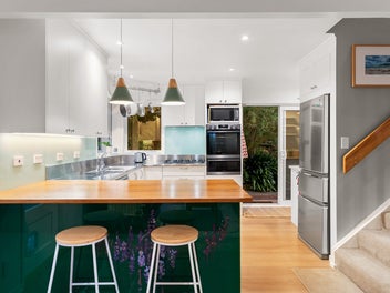 BEACH LIVING MEETS NEW ENGLAND STYLE!