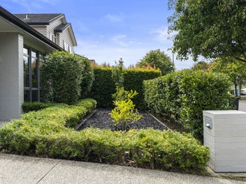 Modern Living in the Heart of Karaka Lakeside