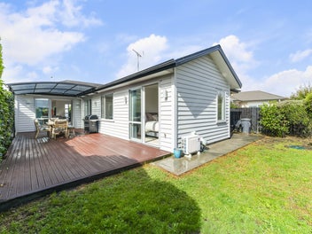 PRIVATE & MODERN PUKEKOHE LIVING