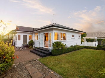 Character Bungalow – Sought After Princes Street