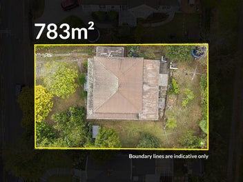 SQUARE-FRONTED VILLA WITH POTENTIAL ON 783M2!