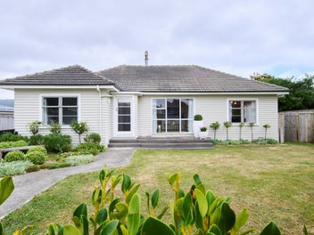 Charming 1950's Bungalow - Move in Ready!