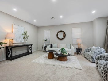 6 Bedroom Luxury House in Prime Location