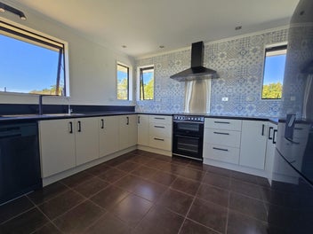 UNDER OFFER - Lifestyle property with income