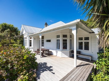 Charming 1920s villa with stunning views