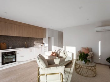 Brand new & luxurious & convenient