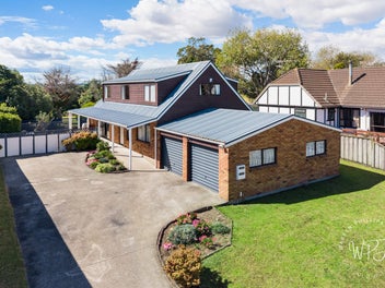 Price Drop - Gorgeous Family Sized Home