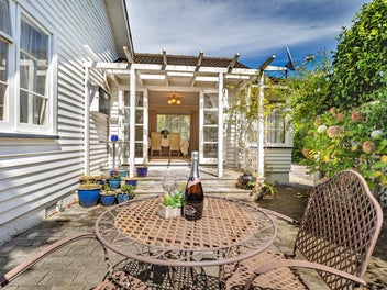 Charming home, great location