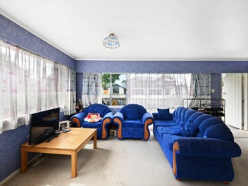Unlock The Potential Of This Spacious Home!