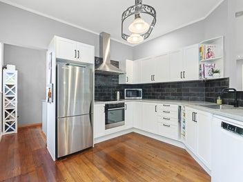 CLASSIC QUALITY AND CONTEMPORARY LUXURY ON 1497m2
