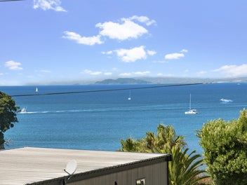 TWO SEA-VIEWS! 170m2 HOME ON 809m2 SECTION