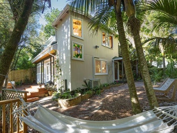 Quintessential Titirangi Sanctuary