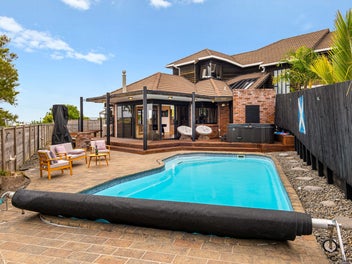 Stunning Seaviews, Grand Entertainer, Granny Flat