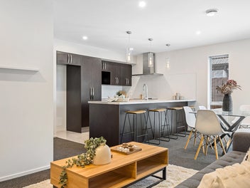Owners moving Overseas, Must Sell