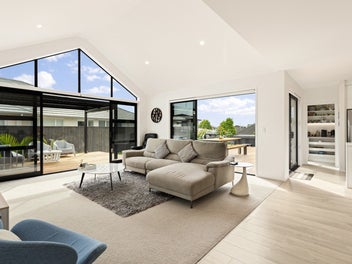Sunny home in prime location