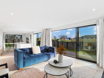 Large Section-4 Bedrooms-Double Garage