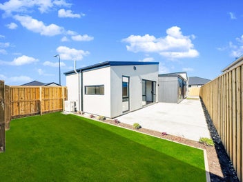 Eager Sellers - Architecturally Designed Home
