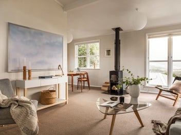 Paparangi Perfect – Location, Views and Sun
