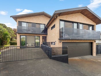 Luxury Living in Oteha Valley!