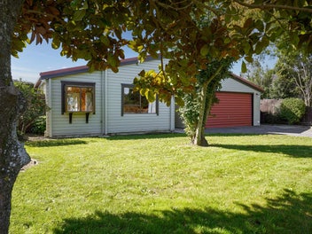 Warm Family Home plus Studio!