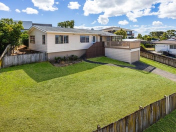 HOUSE ON FULL FREEHOLD SECTION
