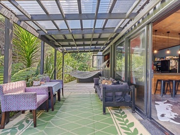 Tranquil coastal haven- Unique bush retreat