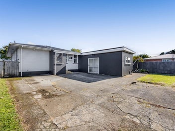 FRESHLY RENOVATED WITH MOUNTAIN VIEWS!