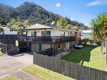 Family comfort and space just minutes from town