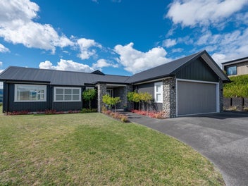 Contemporary luxury in Kinloch