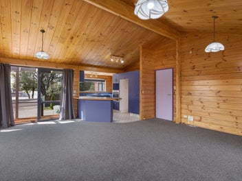 Easy living in a sought-after location!