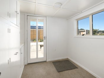Cottage on quarter acre in thriving Otago
