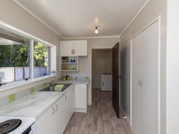 Spacious Brick & Tile Townhouse in Prime...